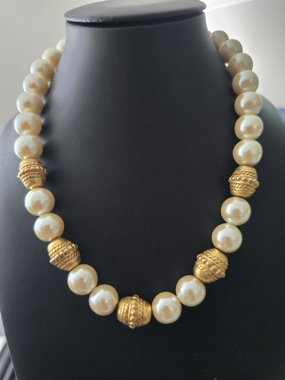 Vintage 1980s Etruscan Faux Pearl & Chunky Textured Gold Barrel Bead Necklace